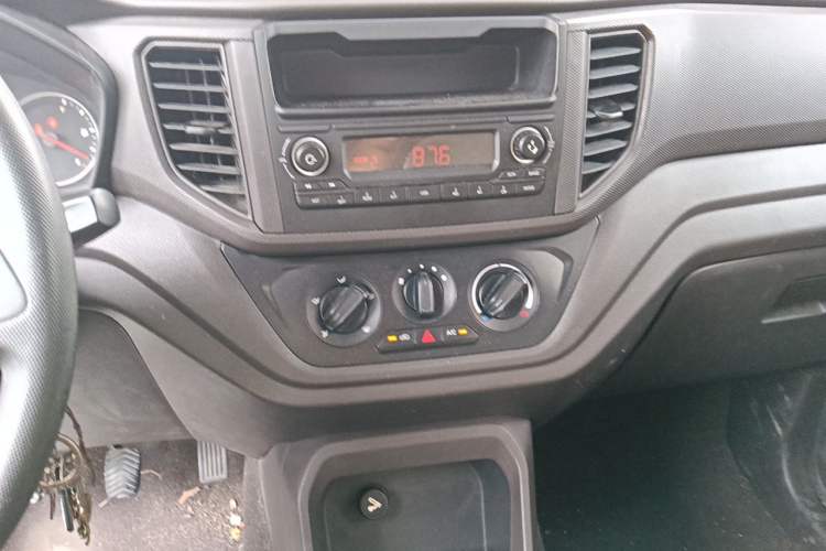 Used Wuling Hongguang V 2021 1.5L Enjoyment Edition LAR Audio And AC Panel