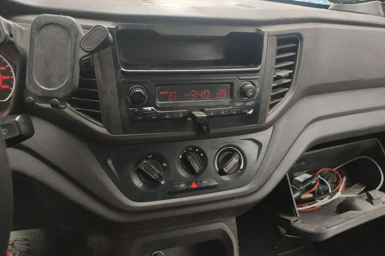 Used Wuling Hongguang V 2021 1.5L Jingqu Version LAR Audio And AC Panel