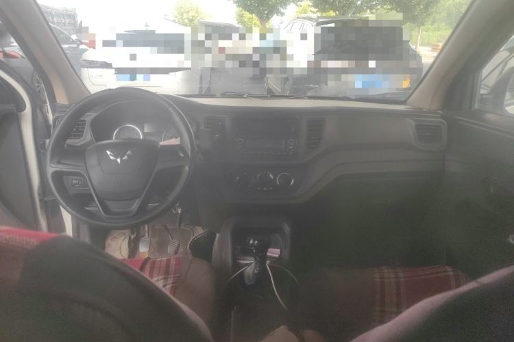 Used Wuling Hongguang V 2021 1.5L Jingqu Edition Enclosed-Window Vehicle LAR Center Console