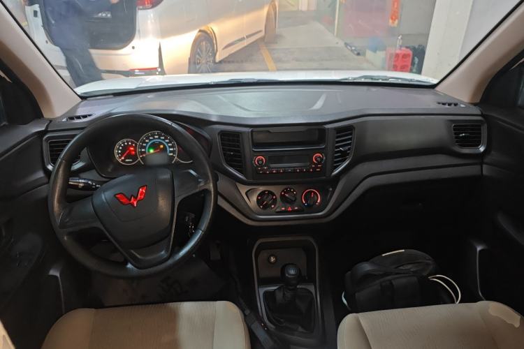 Used Wuling Hongguang V 2021 1.5L Refreshed Enjoyment Edition LAR Center Console