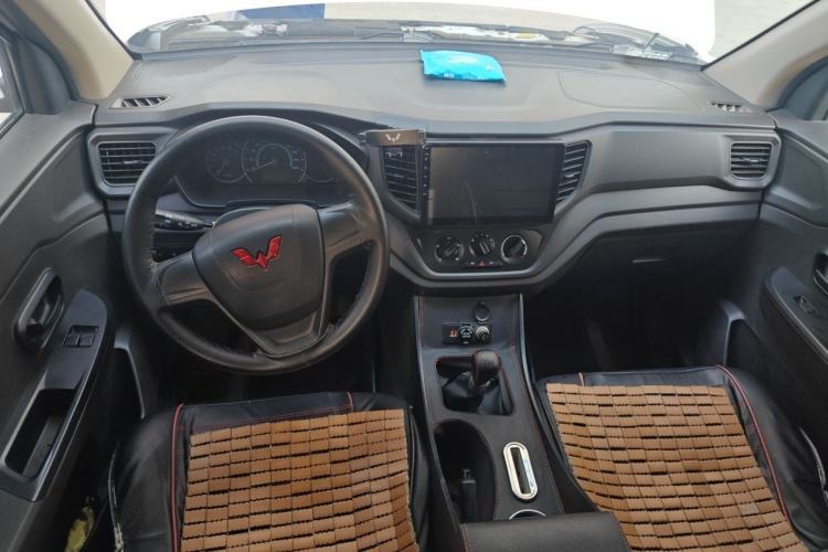 Used Wuling Hongguang V 2021 1.5L Refreshed Enjoyment Edition LAR Center Console