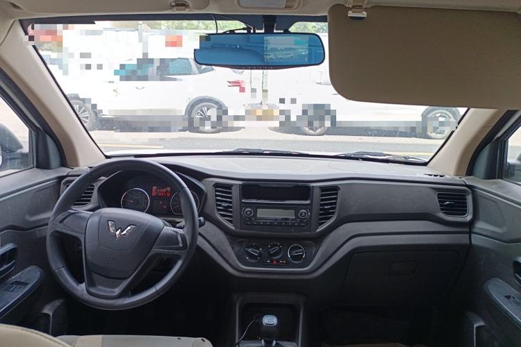 Used Wuling Hongguang V 2021 1.5L Jingqu Edition Enclosed-Window Vehicle LAR Center Console