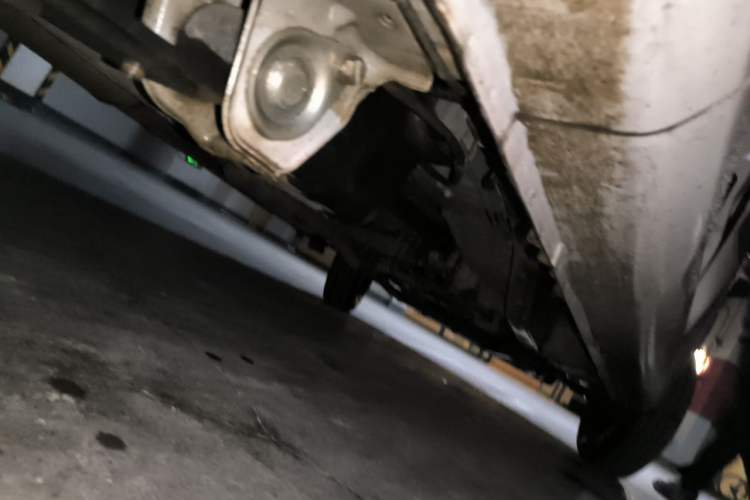 Used Wuling Hongguang V 2021 1.5L Jingqu Edition Enclosed-Window Vehicle LAR Chassis Rear Right