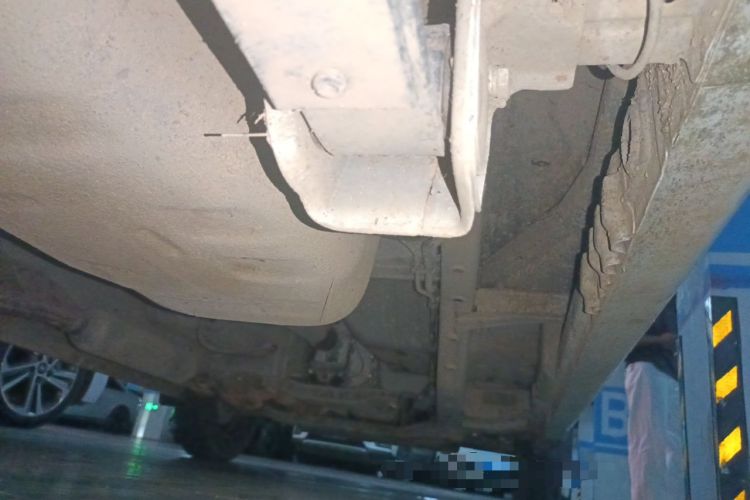 Used Wuling Hongguang V 2021 1.5L Jingqu Edition Enclosed-Window Vehicle LAR Chassis Rear Right