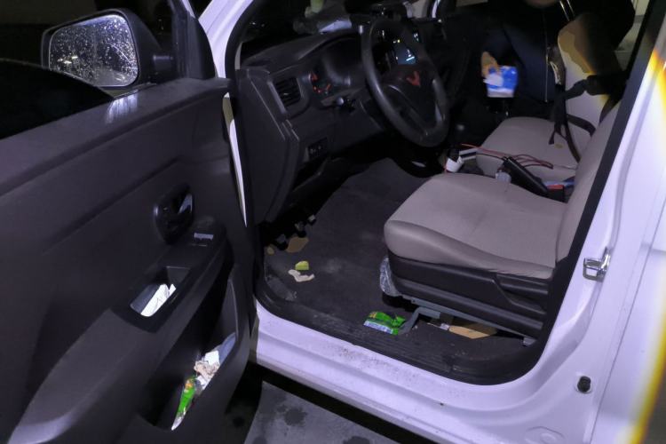 Used Wuling Hongguang V 2021 1.5L Jingqu Edition Enclosed-Window Vehicle LAR Driver Seat
