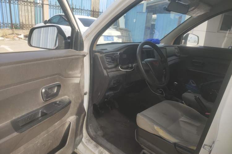 Used Wuling Hongguang V 2021 1.5L Jingqu Edition Enclosed-Window Vehicle LAR Driver Seat