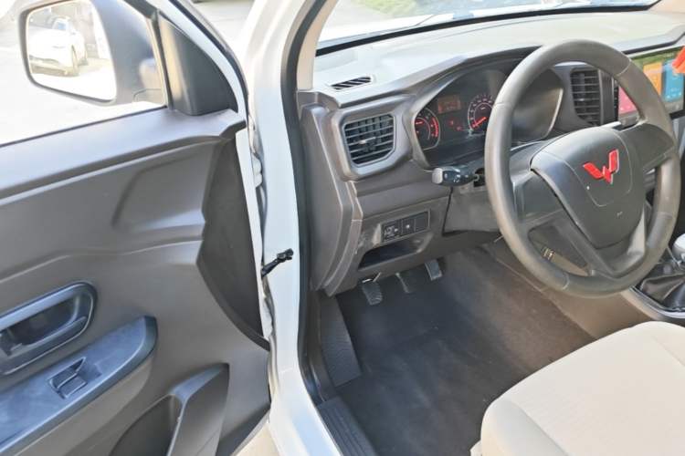 Used Wuling Hongguang V 2021 1.5L Jingqu Version LAR Driver Seat
