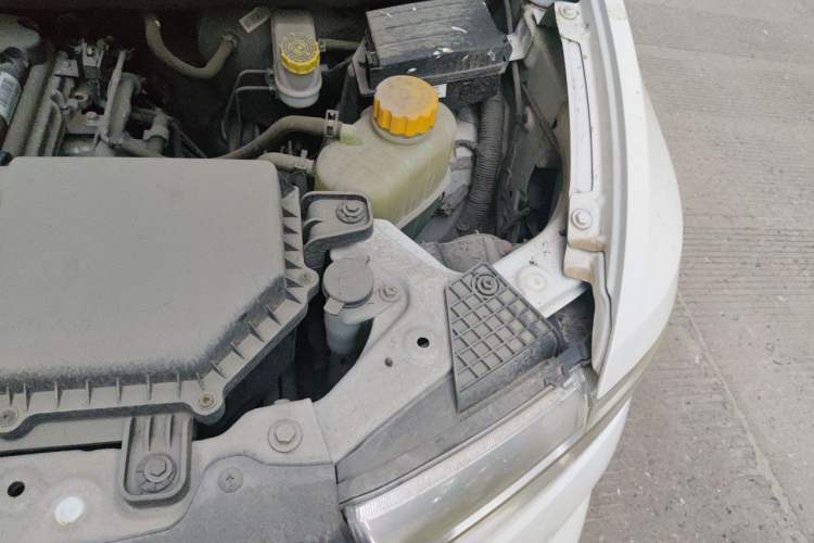 Used Wuling Hongguang V 2021 1.5L Jingqu Edition Enclosed-Window Vehicle LAR Engine Bay Left