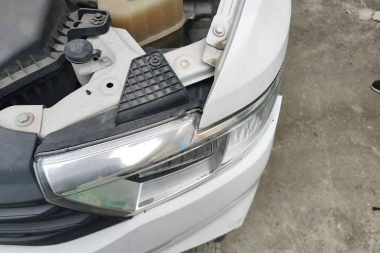 Used Wuling Hongguang V 2021 1.5L Jingqu Version LAR Engine Bay Left