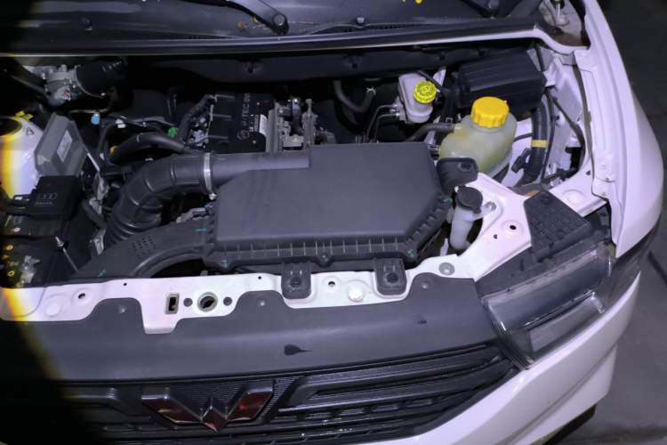 Used Wuling Hongguang V 2021 1.5L Jingqu Edition Enclosed-Window Vehicle LAR Engine Bay Left