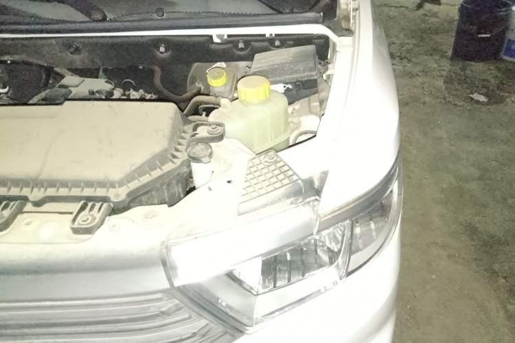 Used Wuling Hongguang V 2021 1.5L Jingqu Version LAR Engine Bay Left