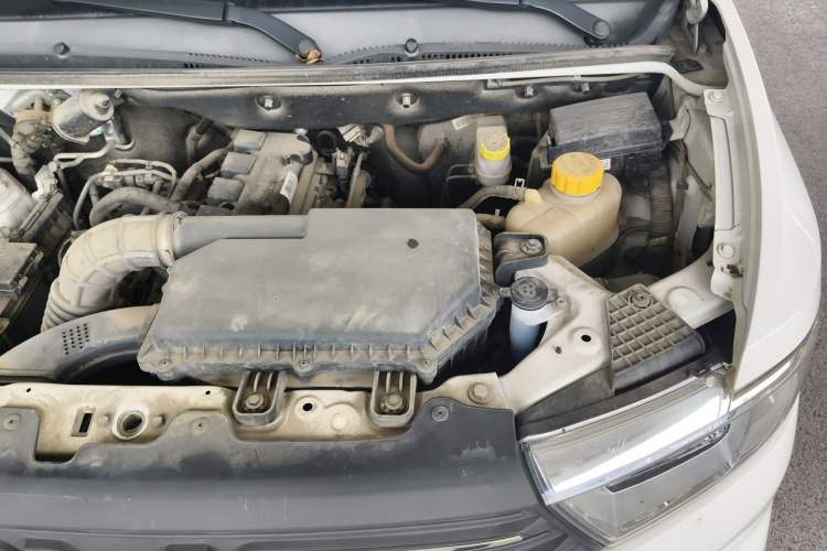 Used Wuling Hongguang V 2021 1.5L Jingqu Version LAR Engine Bay Left