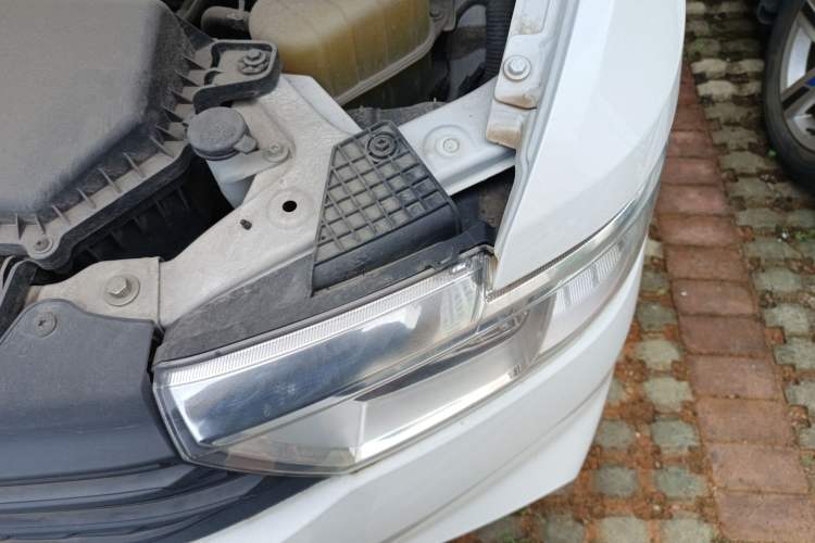 Used Wuling Hongguang V 2021 1.5L Jingqu Edition Enclosed-Window Vehicle LAR Engine Bay Left