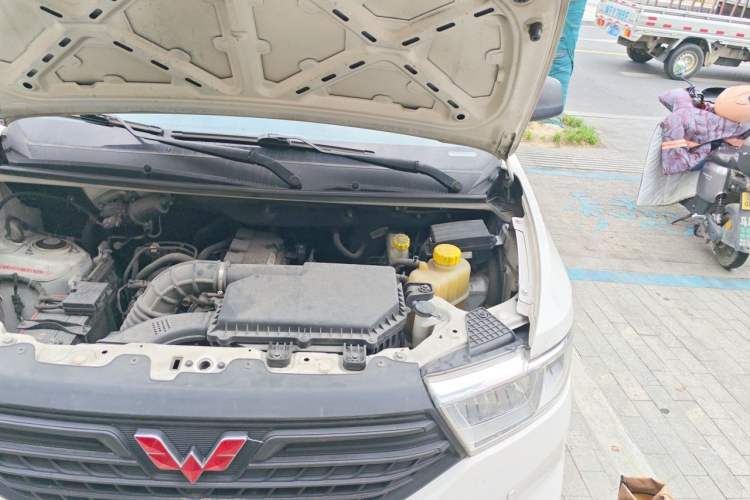 Used Wuling Hongguang V 2021 1.5L Jingqu Version LAR Engine Bay Left