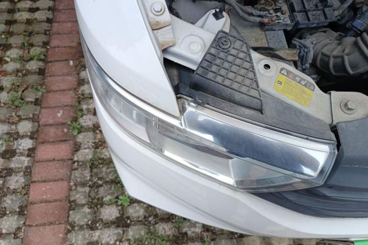 Used Wuling Hongguang V 2021 1.5L Jingqu Edition Enclosed-Window Vehicle LAR Engine Bay Right