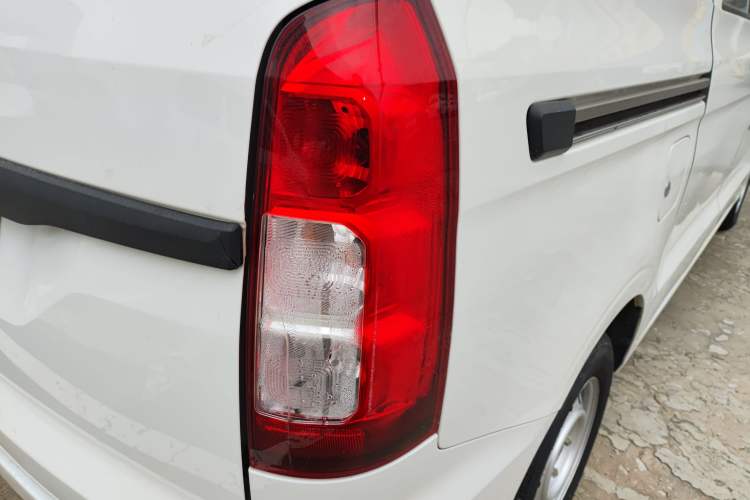Used Wuling Hongguang V 2021 1.5L Jingqu Version LAR Exterior 2