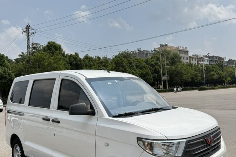Used Wuling Hongguang V 2021 1.5L Jingqu Version LAR Exterior 3