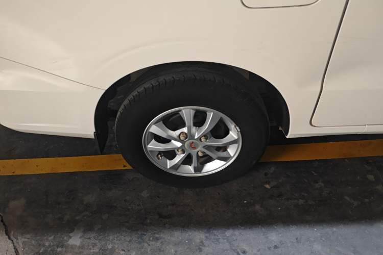 Used Wuling Hongguang V 2021 1.5L Refreshed Enjoyment Edition LAR Exterior 4