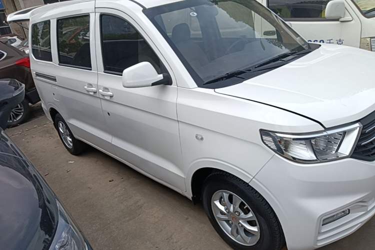 Used Wuling Hongguang V 2021 1.5L Enjoyment Edition LAR Front Right 45 Deg