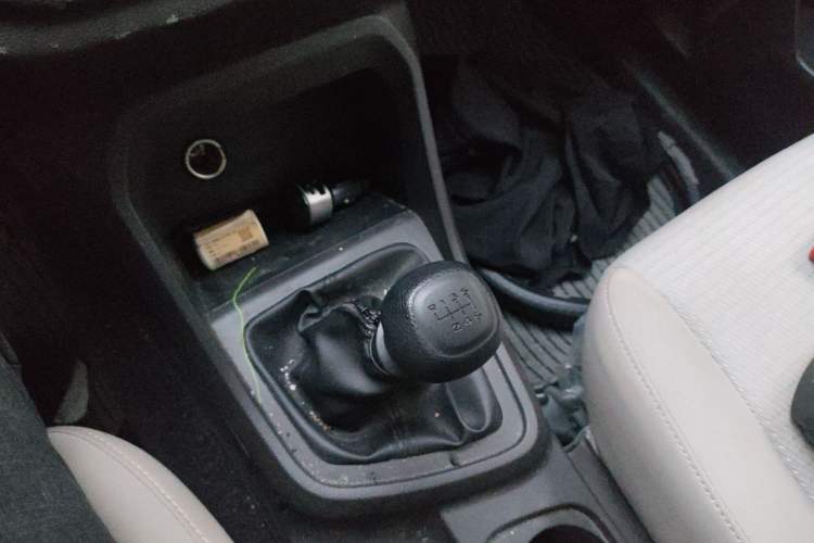 Used Wuling Hongguang V 2021 1.5L Jingqu Edition Enclosed-Window Vehicle LAR Gear Lever