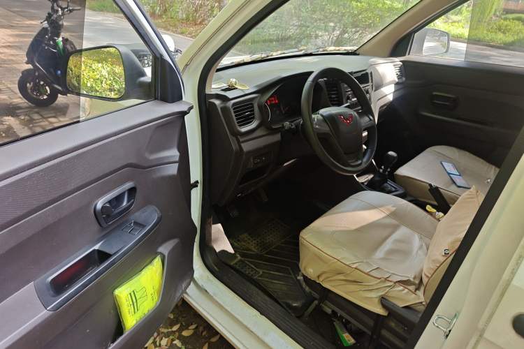 Used Wuling Hongguang V 2021 1.5L Jingqu Version LAR Interior 3