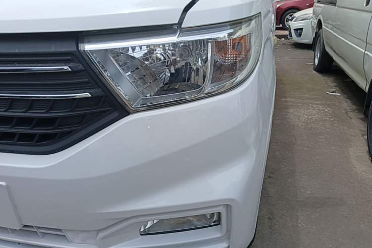 Used Wuling Hongguang V 2021 1.5L Enjoyment Edition LAR Left Front Headlight