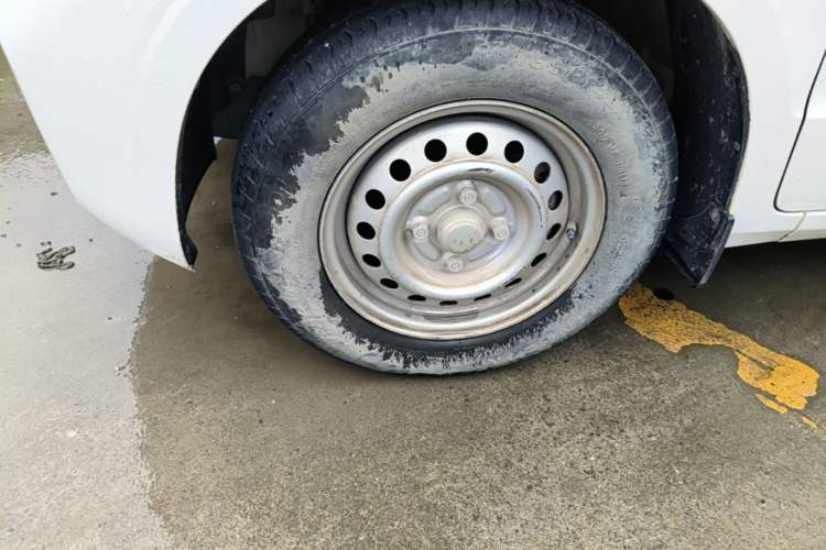Used Wuling Hongguang V 2021 1.5L Refreshed Enjoyment Edition LAR Left Front Wheel Hub