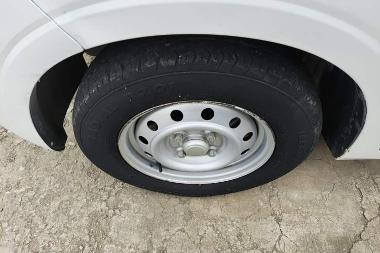Used Wuling Hongguang V 2021 1.5L Jingqu Version LAR Left Front Wheel Hub