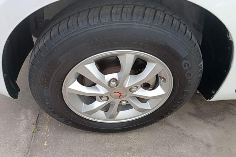 Used Wuling Hongguang V 2021 1.5L Enjoyment Edition LAR Left Front Wheel Hub
