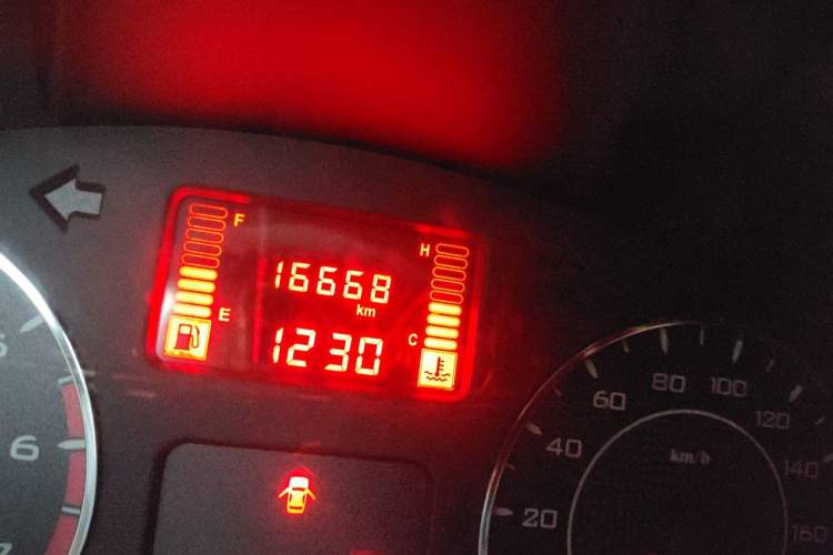 Used Wuling Hongguang V 2021 1.5L Jingqu Edition Enclosed-Window Vehicle LAR Odometer Close Up