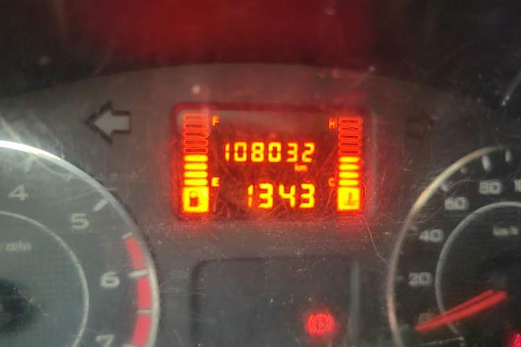 Used Wuling Hongguang V 2021 1.5L Jingqu Edition Enclosed-Window Vehicle LAR Odometer Close Up