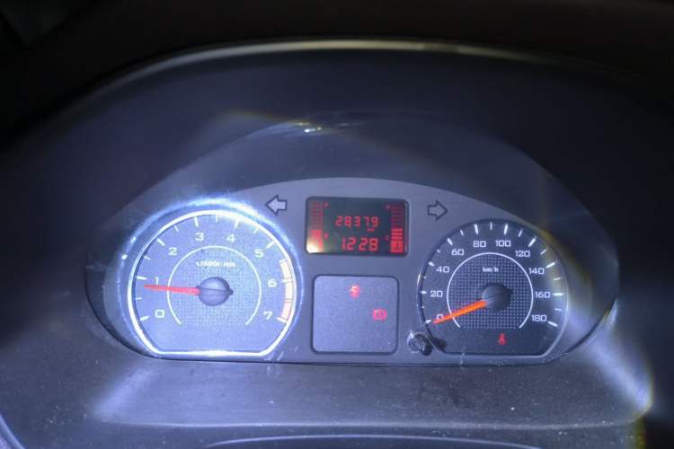 Used Wuling Hongguang V 2021 1.5L Jingqu Edition Enclosed-Window Vehicle LAR Odometer Close Up