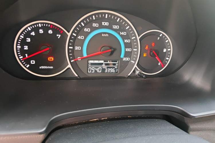 Used Wuling Hongguang V 2021 1.5L Refreshed Enjoyment Edition LAR Odometer Close Up