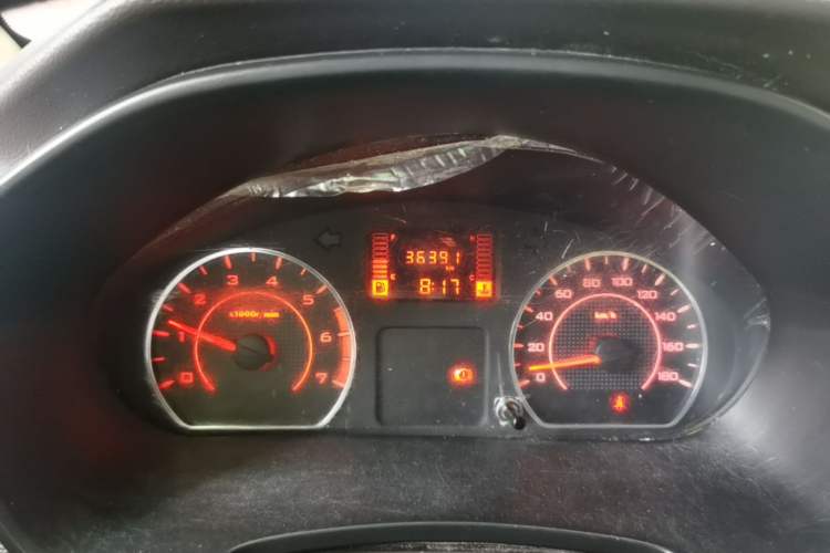 Used Wuling Hongguang V 2021 1.5L Enjoyment Edition LAR Odometer Close Up