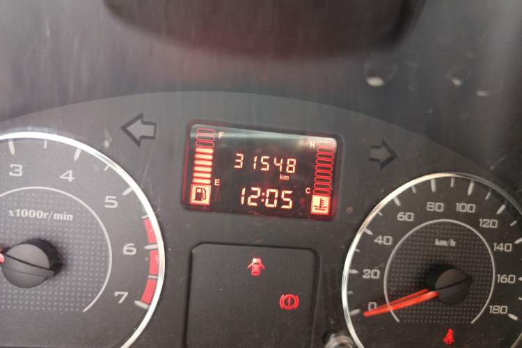 Used Wuling Hongguang V 2021 1.5L Jingqu Edition Enclosed-Window Vehicle LAR Odometer Close Up
