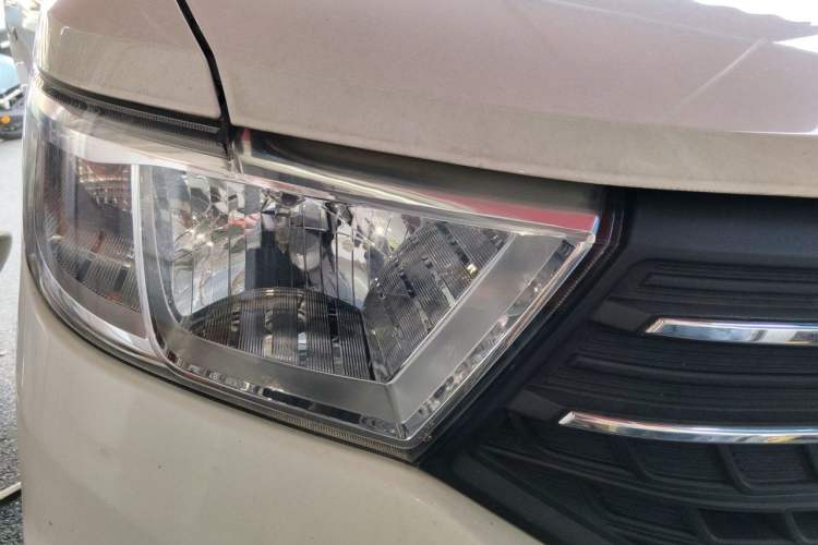 Used Wuling Hongguang V 2021 1.5L Refreshed Enjoyment Edition LAR Right Front Headlight
