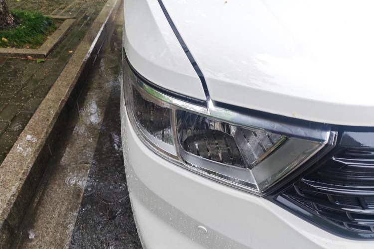 Used Wuling Hongguang V 2021 1.5L Jingqu Version LAR Right Front Headlight