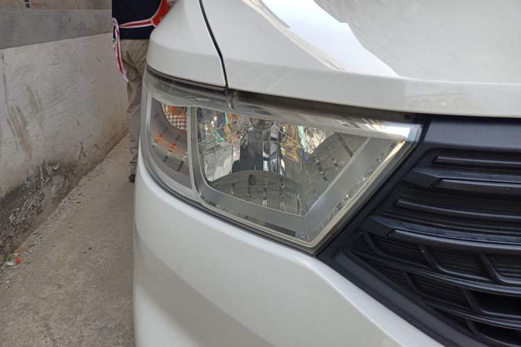 Used Wuling Hongguang V 2021 1.5L Jingqu Version LAR Right Front Headlight
