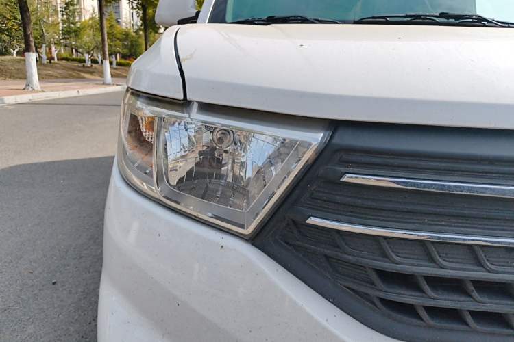 Used Wuling Hongguang V 2021 1.5L Refreshed Enjoyment Edition LAR Right Front Headlight