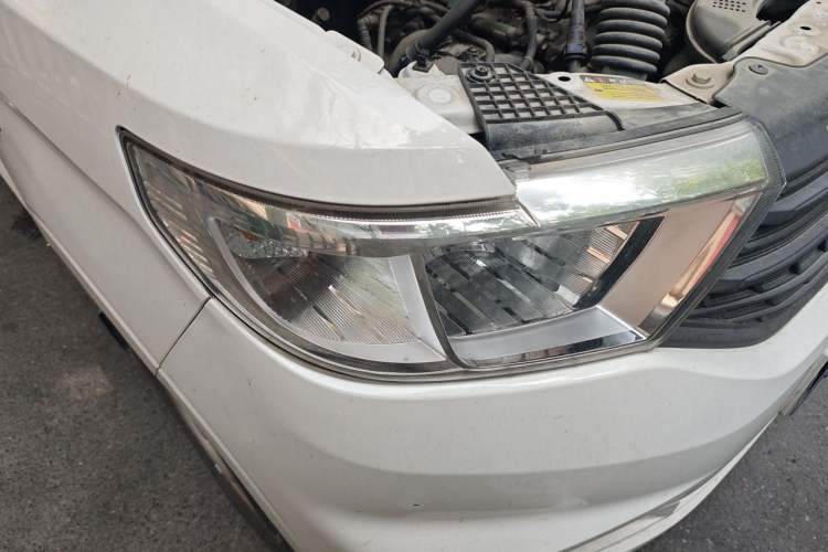 Used Wuling Hongguang V 2021 1.5L Jingqu Version LAR Right Front Headlight