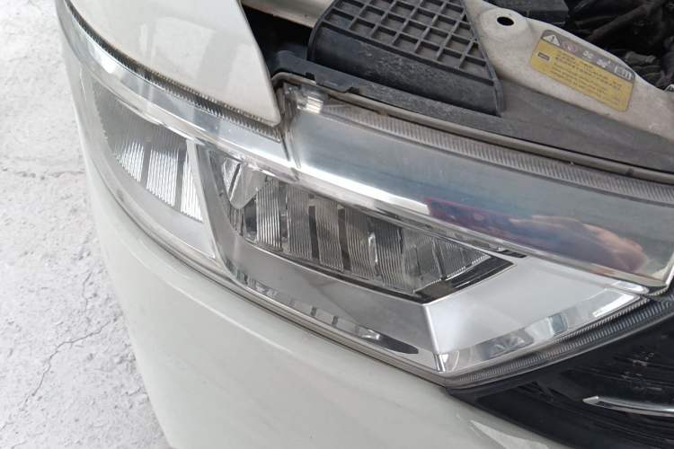 Used Wuling Hongguang V 2021 1.5L Enjoyment Edition LAR Right Front Headlight