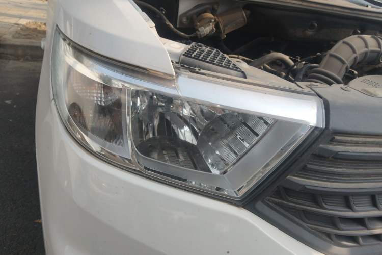Used Wuling Hongguang V 2021 1.5L Jingqu Version LAR Right Front Headlight