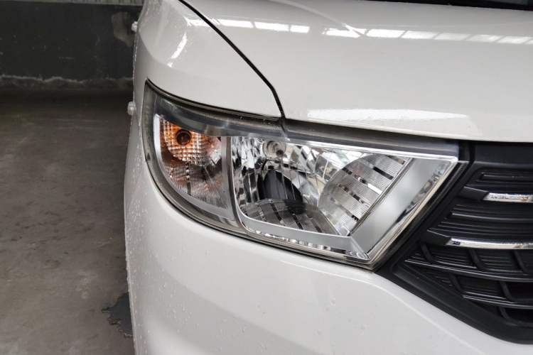 Used Wuling Hongguang V 2021 1.5L Enjoyment Edition LAR Right Front Headlight
