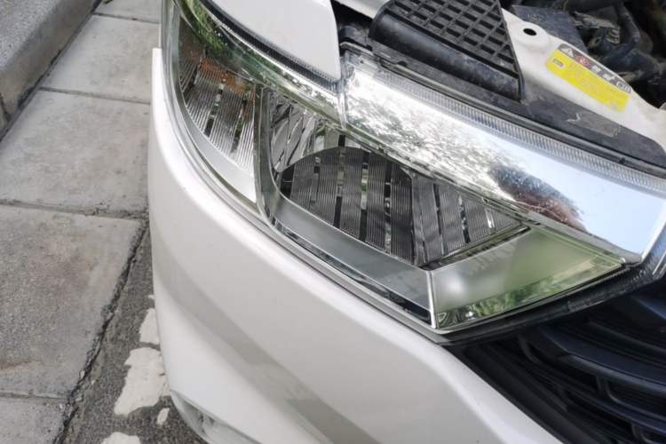 Used Wuling Hongguang V 2021 1.5L Jingqu Version LAR Right Front Headlight