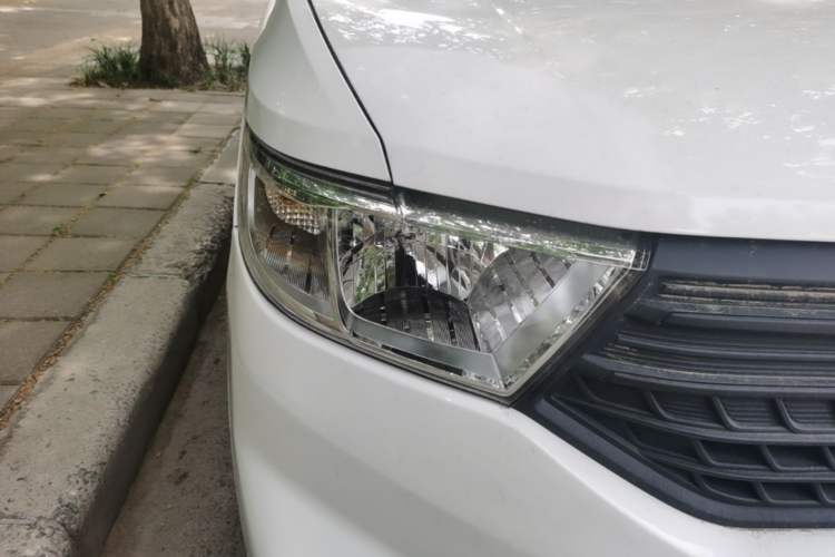 Used Wuling Hongguang V 2021 1.5L Enjoyment Edition LAR Right Front Headlight