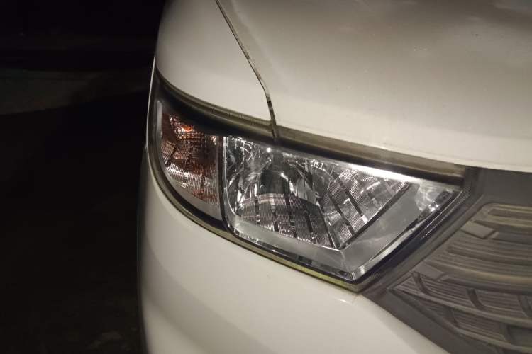 Used Wuling Hongguang V 2021 1.5L Jingqu Version LAR Right Front Headlight