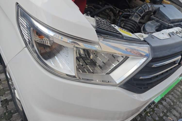Used Wuling Hongguang V 2021 1.5L Refreshed Enjoyment Edition LAR Right Front Headlight