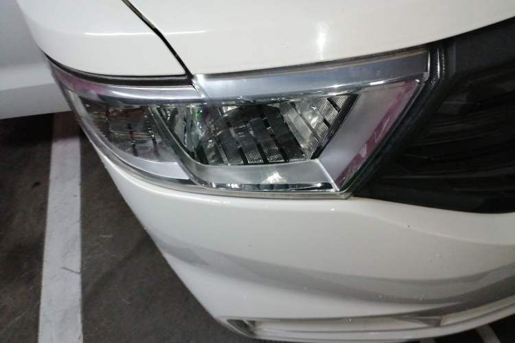 Used Wuling Hongguang V 2021 1.5L Jingqu Version LAR Right Front Headlight