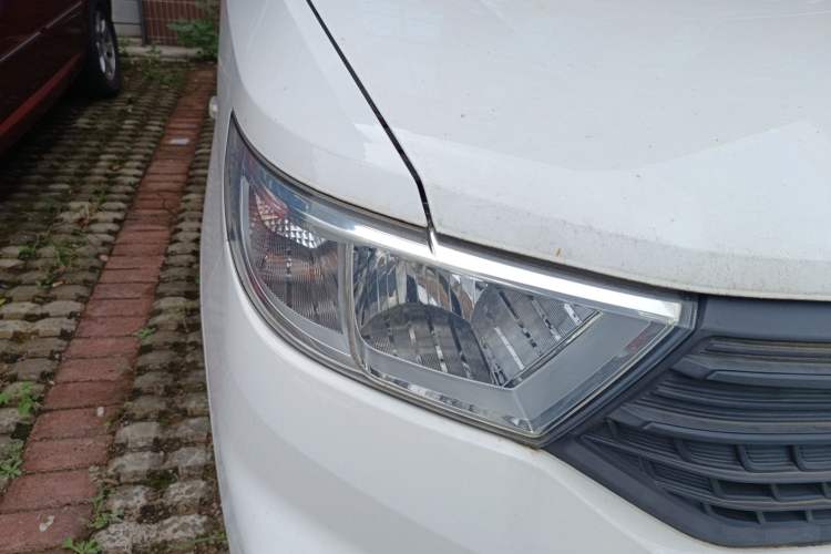 Used Wuling Hongguang V 2021 1.5L Jingqu Edition Enclosed-Window Vehicle LAR Right Front Headlight