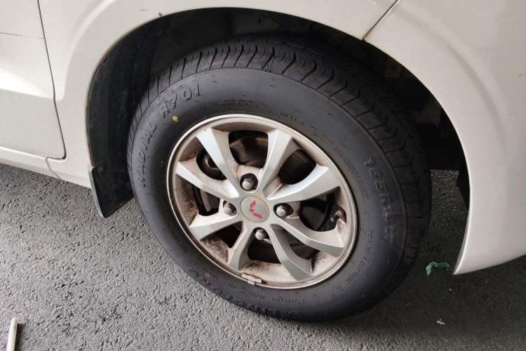 Used Wuling Hongguang V 2021 1.5L Refreshed Enjoyment Edition LAR Right Front Wheel Hub